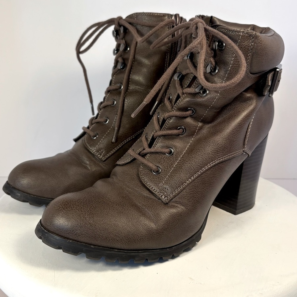 Y2K Grunge Moto 3.5” Stacked Heel Lace up Boot Sz 9 Faux Leather Lug Sole